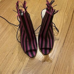 Very cool heels with lace up in the back